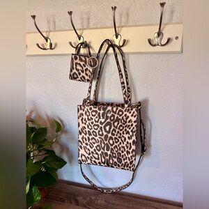 NEW Leopard Guess purse with removable crossbody strap